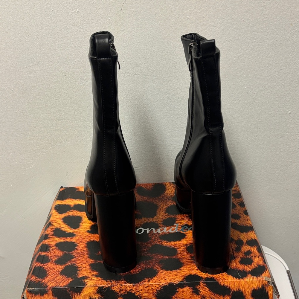 Elegant Black Heeled Boots - Picture 9 of 9